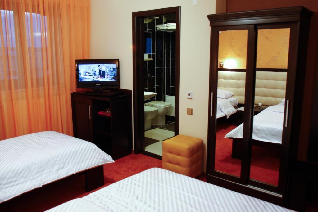 Hotel Anna Junior Targu Jiu Room photo