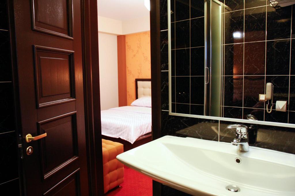 Hotel Anna Junior Targu Jiu Room photo