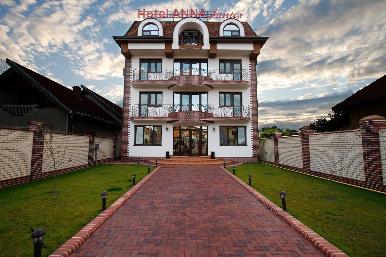Hotel Anna Junior Targu Jiu Exterior photo